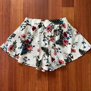 PLT PrettyLittleThing Flowy High-Waisted Floral Shorts